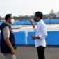 Gubernur Provinsi DKI Jakarta, Anies Baswedan mendampingi Presiden RI, Joko Widodo meninjau langsung sirkuit Jakarta E-Prix 2022. (Instagram.com/@sekretariat.kabinet)
