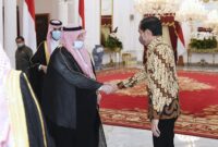 Presiden Joko Widodo menerima kunjungan kehormatan Menlu Kerajaan Arab Saudi, Pangeran Faisal Bin Farhan Al Saud. (Dok. Sekretariat Presiden/Lukas )
