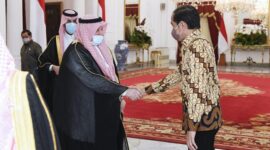 Presiden Joko Widodo menerima kunjungan kehormatan Menlu Kerajaan Arab Saudi, Pangeran Faisal Bin Farhan Al Saud. (Dok. Sekretariat Presiden/Lukas )
