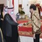 Presiden Joko Widodo menerima kunjungan kehormatan Menlu Kerajaan Arab Saudi, Pangeran Faisal Bin Farhan Al Saud. (Dok. Sekretariat Presiden/Lukas )
