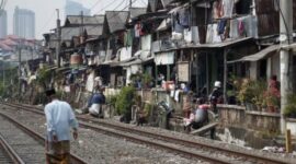 Sebagian besar rakyat Indonesia masih hidup dalam serba kemiskinan, jauh dari maharddhika ‘merdeka’: kaya, sejahtera dan kuat. (Dok. Indonesia.go.id)
