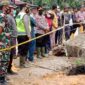 Bencana Longsor dan Banjir Bandang di Jalinsum Toba. (Dok. tribratanews.polri.go.id)
