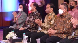 Presiden Jokowi meluncurkan KKP Domestik dan QRIS Antarnegara yang digelar di Gedung Thamrin, Bank Indonesia. (Dok. Biro Pers Sekretariat Presiden/Lukas )