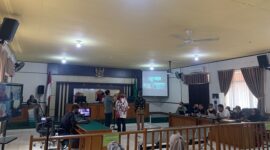 Dua saksi dari Kuasa Hukum SKK Migas memberikan keterangan pada lanjutan persidangan Gugatan Lingkungan Hidup Pencemaran Limbah B3 TTM Blok Rokan oleh PT CPI di PN Pekanbaru. (Dok. LPPHI)