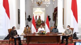 Presiden Jokowi didampingi sejumlah menteri menyampaikan pernyataan perihal pengalihan subsidi BBM, Sabtu (03/09/2022), di Istana Merdeka. (Dok. Biro Pers Sekretariat Presiden/Biro Pers Sekretariat Presiden)
