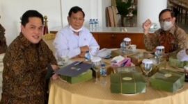 Menhan Prabowo Subianto diantara Menteri BUMN Erick Thohir dan Menkopolhukam Machfud MD. (Dok. Ist)