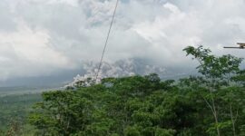 Awan Panas Guguran (APG) Semeru. (Dok. BNPB)
