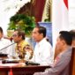 Presiden Jokowi bersama jajarannya dalam acara konferensi pers di Istana Kepresidenan Jakarta. (Instagram.com/@sekretariat.kabinet) 