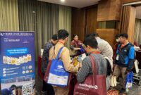 Pengunjung memadati stand PT.Anugerah Magna Nanoteknologi
di Futurarc Exchane & EXhibition(FEX)-BCI Central Bandung/Doc/Ist