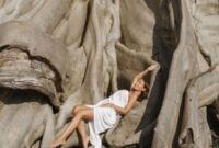 Warga negara Rusia Luiza Kosykh diperiksa terkait foto dirinya tanpa busana (bugil). (Instagram.com/@niludjelantik)