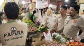 Ketua Umum Papera Don Muzakir saat mengunjungi pedagang pasar Anyar Bahari, Tanjung Priok. (Dok. Papera)