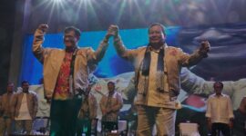 Ketua Umum Parta Gerindra Prabowo Subianto bersama Politikus PDIP Budiman Sudjatmiko di acara Deklarasi Prabowo-Budiman Bersatu (Prabu) di Marnia Convention Center, Semarang, Jawa Tengah, Jumat, 18 Agustus 2023. (Dok. Tim Media Prabowo Subianto)