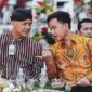 Gubernur Jawa Tengah Ganjar Pranowo dan Wali Kota Surakarta Gibran Rakabuming Raka. (Facbook.com/@Ganjar Pranowo )
