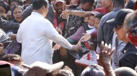 Ketua Umum Partai Gerindra Prabowo Subianto saat bersama Masyarakat. (Facbook.com/@Prabowo Subianto)
