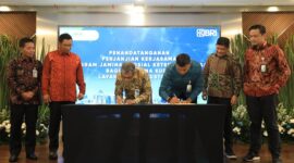 BRI dan BPJS Ketenagakerjaan melakukan penandatanganan kerja sama. (Dok. Bank BRI)
