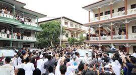 Calon presiden nomor urut 2, Prabowo Subianto bersilaturahmi ke Pondok Pesantren (Ponpes) Cipasung. 