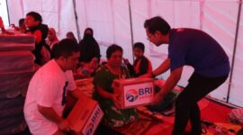 BRI melalui BRI Cabang Sumedang bergerak cepat memberikan bantuan tanggap darurat Peduli Bencana Gempa Sumedang. (Dok. BRI)