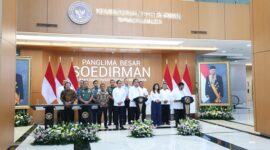 Presiden RI Joko Widodo (Jokowi), didampingi oleh Menteri Pertahanan Prabowo Subianto, meresmikan Rumah Sakit Pusat Pertahanan Negara (RSPPN) Panglima Besar Soedirman. (Dok. Tim Medis Prabowo)
