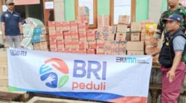 CSR BRI Peduli bergerak cepat melakukan penyaluran bantuan tanggap bencana bagi warga terdampak banjir dan tanah longsor di Sumbar dan Jabar. (Dok. BRI)
