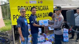 BRI melalui aktivitas Corporate Social Responsibility (CSR) BRI Peduli melakukan penyaluran bantuan tanggap bencana bagi warga terdampak banjir di Sumatera Barat, khususnya di wilayah Kabupaten Agam. (Dok. BRI)