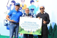 Corporate Social Responsibility (CSR) BRI Peduli memberikan bantuan infrastruktur penunjang di SD Negeri (SDN) 01 dan SDN 02 Gunung Geulis, Kec. Sukaraja, Kabupaten Bogor, Jawa Barat. (Dok. BRI)