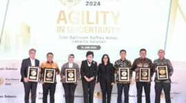 BRI mendapatkan penghargaan Bisnis Indonesia Award (BIA) 2024 sebagai perusahaan berkinerja terbaik untuk kategori Bank Persero. (Dok. BRI)
