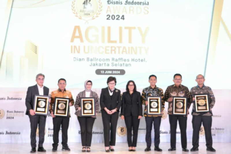 BRI mendapatkan penghargaan Bisnis Indonesia Award (BIA) 2024 sebagai perusahaan berkinerja terbaik untuk kategori Bank Persero. (Dok. BRI)