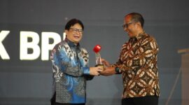 Bank Rakyat Indonesia (Persero) Tbk melalui Regional Office BRI Palembang mendapatkan penghargaan Best Risk Management di ajang CNN Indonesia Awards. (Dok. BRI)