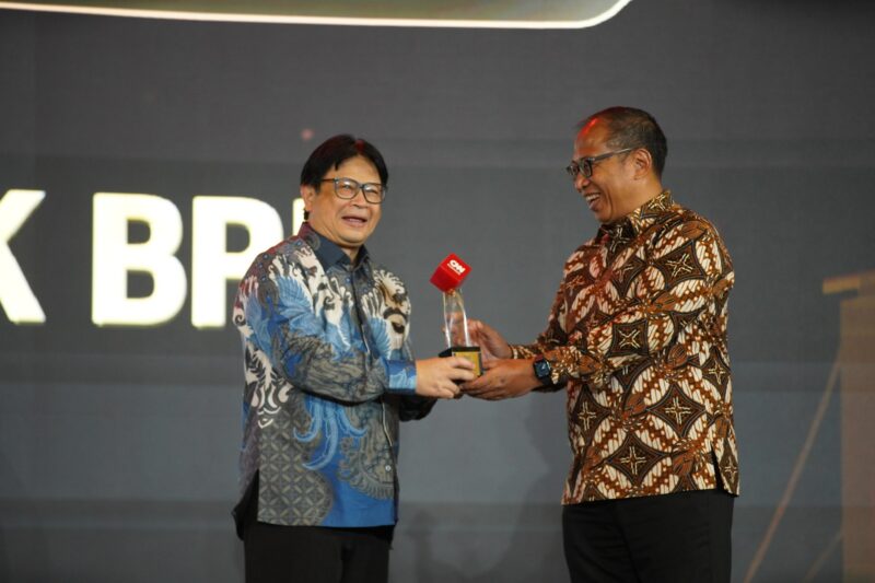 Bank Rakyat Indonesia (Persero) Tbk melalui Regional Office BRI Palembang mendapatkan penghargaan Best Risk Management di ajang CNN Indonesia Awards. (Dok. BRI)