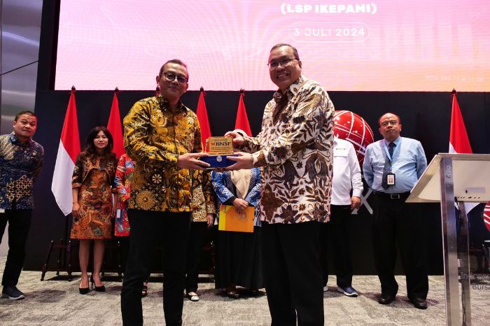 Foto : Acara penyerahan Sertifikat Lisensi BNSP kepada LSP IKEPAMI di Jakarta. Acara ini dihadiri oleh berbagai pemangku kepentingan industri pasar modal, termasuk perwakilan dari OJK, PT Bursa Efek Indonesia, dan asosiasi terkait, Jakarta (3/7/24). (Doc.Ist)