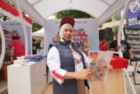 Ebi Sulastri, seorang pelaku UMKM dari komunitas pengusaha Ikan Asap dari Kabupaten Bulukumba, Sulawesi Selatan. (Dok. BRI)