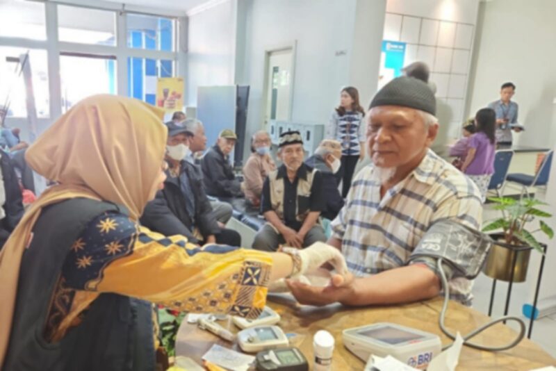 BRI Peduli menyelenggarakan Layanan Pemeriksaan Kesehatan Gratis kepada masyarakat di berbagai wilayah di Indonesia. (Dok. BRI)
