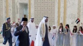 Presiden RI Prabowo Subianto disambut meriah oleh Presiden Uni Emirat Arab (UEA) Mohammed bin Zayed Al Nahyan (MBZ). (Dok. Tim Komunikasi Prabowo Subianto)