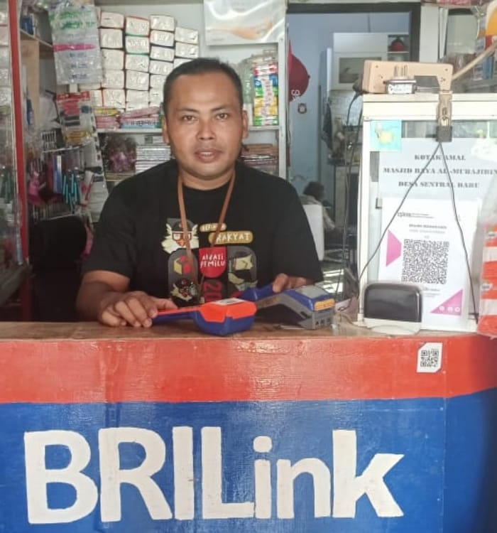 AgenBRILink Riswan Nurhadi asal Desa Sentral Baru Kecamatan Bermani Ulu Kabupaten Rejang Provinsi Bengkulu. (Dok. BRI)