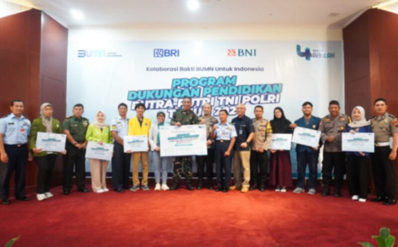 Memaknai Hari Pahlawan tahun 2024, BRI Peduli menyalurkan Dana Bantuan Pendidikan (Beasiswa) bagi 180 anak dari TNI dan Polri. (Dok. BRI).