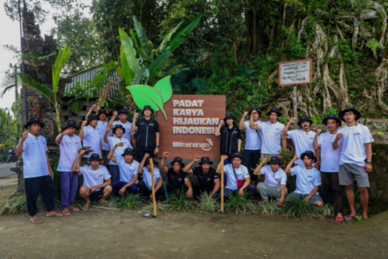 BRI kembali melaksanakan program BRI Menanam – Grow & Green melalui kegiatan penanaman pohon produktif di Desa Kutuh, Kecamatan Kintamani, Kabupaten Bangli. (Dok. BRI)