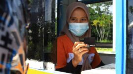 Kartu BRIZZI, solusi pembayaran non-tunai yang praktis untuk berbagai kebutuhan transaksi seperti tol, ferry, KRL, MRT, LRT, parkir, hingga belanja. (Dok. BRI)