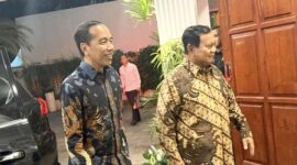 Mantan Presiden Jokowi memenuhi undangan makan malam di kediaman pribadi Presiden RI Prabowo Subianto, Jalan Kertanegara, Jakarta. (Facebook.com @Prabowo Subianto)