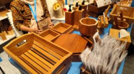 Produk usaha Abe Kreasi asal Kota Semarang, berhasil mengubah bahan sisa menjadi produk kerajinan tangan yang memiliki nilai ekonomis dan multifungsi. (Dok. BRI)