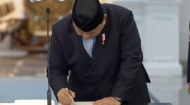 Presiden RI Prabowo Subianto menandatangani Keppres Pengangkatan Dewan Pengawas dan Badan Pelaksana dari Badan Pengelola (BP) Investasi Danantara. (Dok. Tim Media Prabowo)