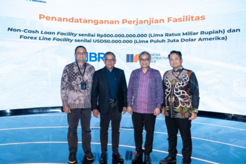 Penandatanganan perjanjian fasilitas kredit PT Bank Rakyat Indonesia (Persero) Tbk. kepada PT Indonesia Infrastructure Finance (IIF), di Kantor Pusat BRI, Jakarta pada Kamis (27/2/2025). (Dok. BRI)