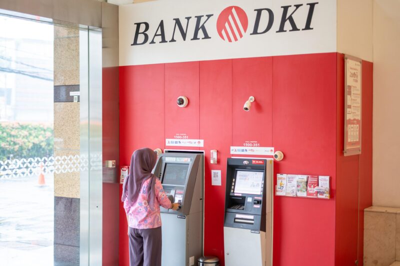 Photo Credit :  Gerai ATM Bank DKI