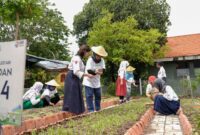 BRI melalui aktivitas Corporate Social Responsibility (CSR) mengambil bagian dalam mendukung peran wanita melalui program BRInita (BRI Bertani di Kota). (Dok. BRI)