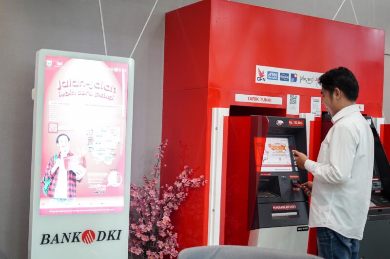 Keterangan Foto : Atm Bank DKI
