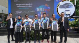 Penyerahan hadiah utama BRImo FSTVL 2024, yang digelar di Kantor Pusat BRI, Jakarta, pada Rabu (15/5/2025). (Dok. BRI)