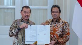 Keterangan photo : (Kiri ke kanan): Dirut Bank Maluku Syahrisal Imbar dan Dirut Bank DKI Agus H Widodo  dalam kerja sama strategis melalui pembentukan Kelompok Usaha Bank (KUB), di Balai Kota Jakarta, Kamis (5/6/2025)/istimewa