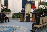 Presiden RI Prabowo Subianto dan PM Malaysia Anwar Ibrahim menyampaikan komitmen kerja sama dagang dan sikap atas Gaza di Istana Merdeka. (Dok. Tim Media Prabowo).
