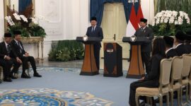 Presiden RI Prabowo Subianto dan PM Malaysia Anwar Ibrahim menyampaikan komitmen kerja sama dagang dan sikap atas Gaza di Istana Merdeka. (Dok. Tim Media Prabowo).
