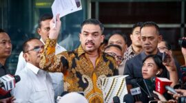 Maman Abdurrahman meninggalkan gedung KPK usai serahkan dokumen klarifikasi surat kunjungan istri. (Instagram.com@maman.abdurrahman.st)
