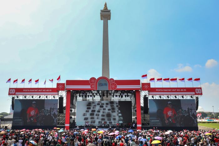 Pesta Rakyat BRI sukses meriahkan HUT RI ke-80 di Monas! Ribuan masyarakat tumpah ruah, saksikan konser musik hingga parade karnaval. (Dok. BRI)